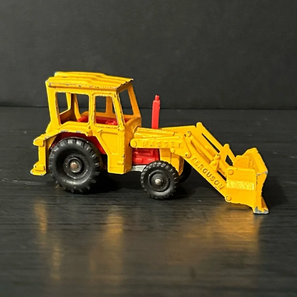 Corgi Juniors Massey Ferguson Tractor Shovel No 43A 3303 Made in Gt. Britain